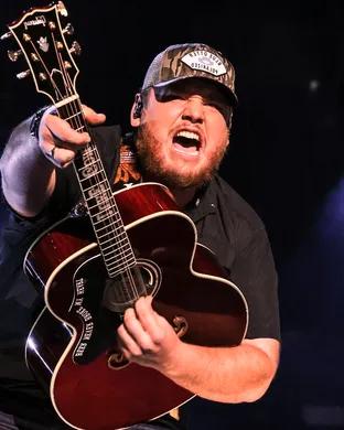 Luke Combs Vancouver