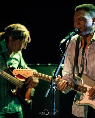 Robert Cray Band Portland